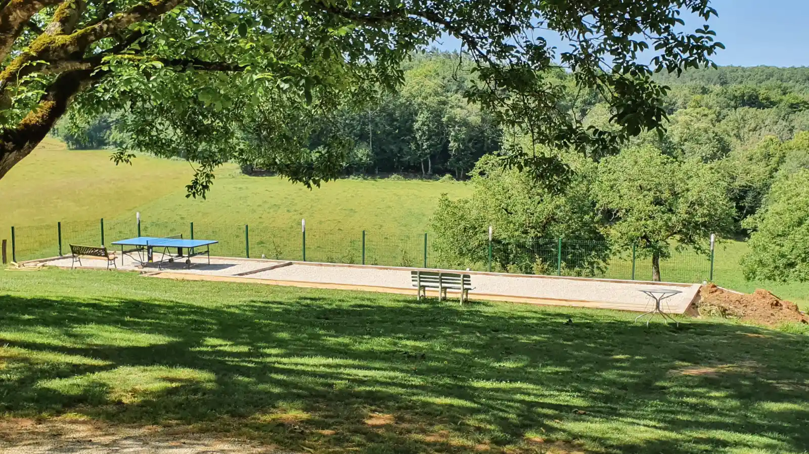 Le Bois de l'Ange, chambres et tables d'hôtes avec piscine, ping-pong et pétanque